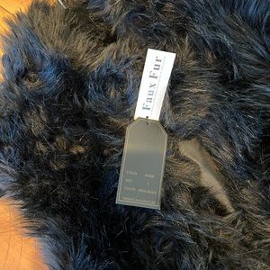 Ci Sono black faux fur women’s vest.  Large, New with tags in place.